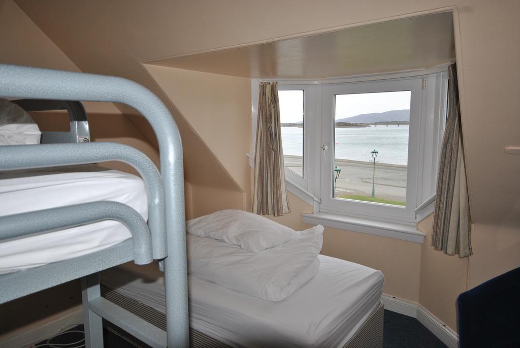 Saucy Mary'S Hostel Kyleakin Exteriör bild
